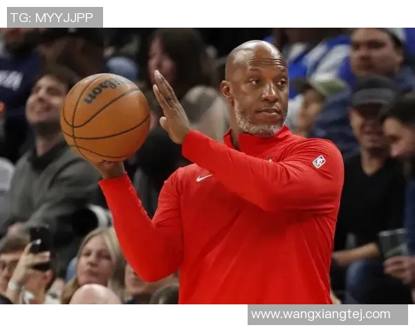 开拓者主帅因替补轮换失误被指责——是偶然失误还是深层问题？