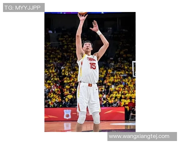 周琦在CBA比赛中表现抢眼，被誉为当之无愧的篮球天才